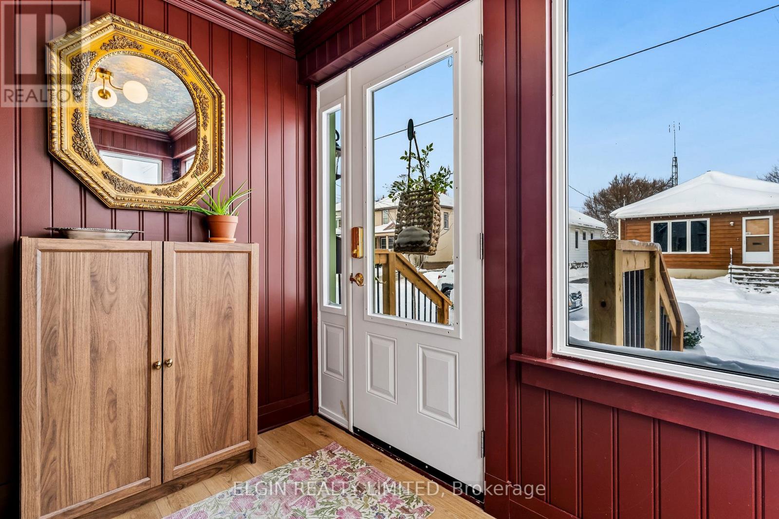 84 Pleasant Avenue, St. Catharines, Ontario  L2R 1Y1 - Photo 5 - X12742104