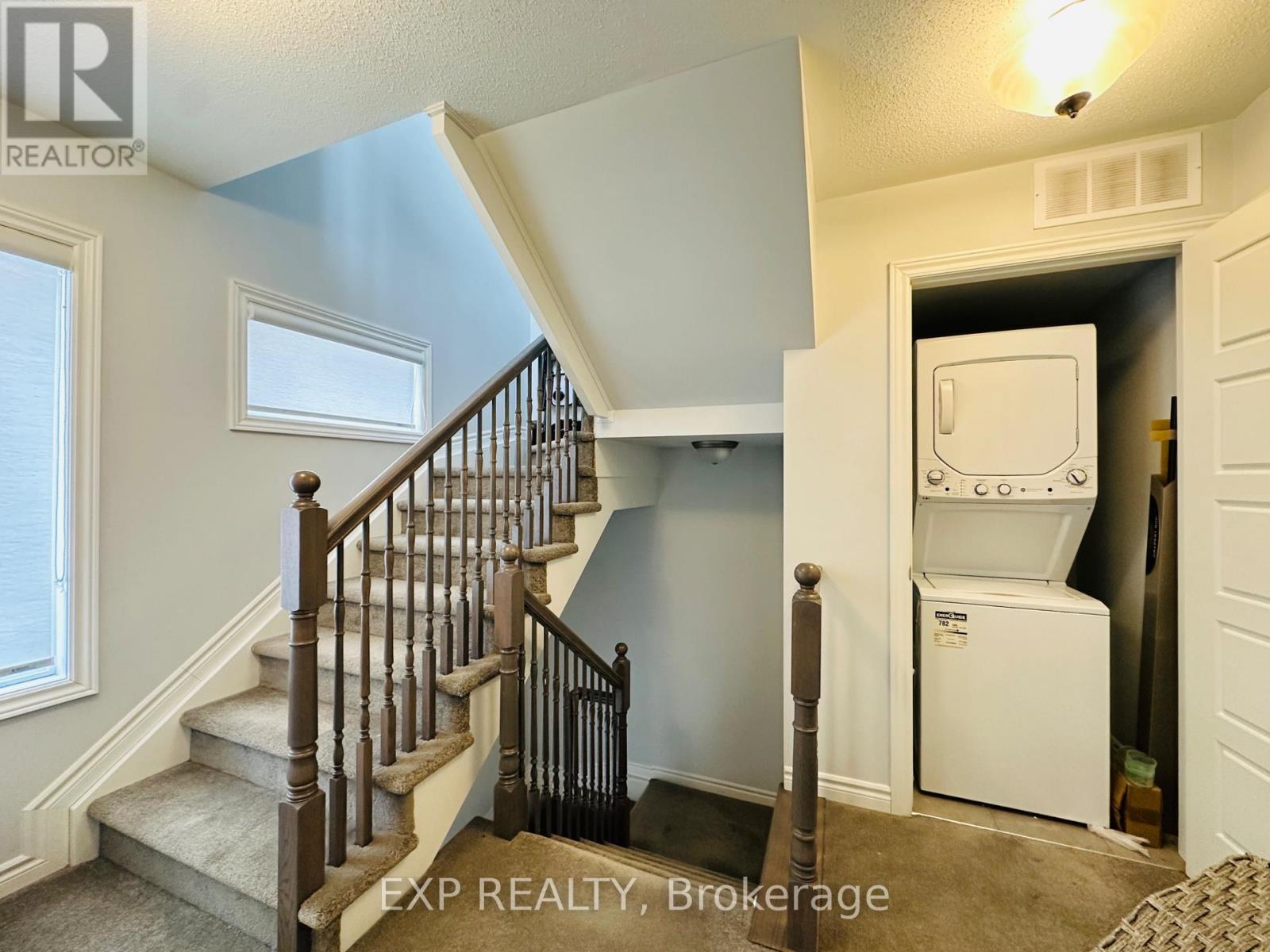 545 Takamose Private, Ottawa, Ontario  K1K 5A5 - Photo 15 - X12741972