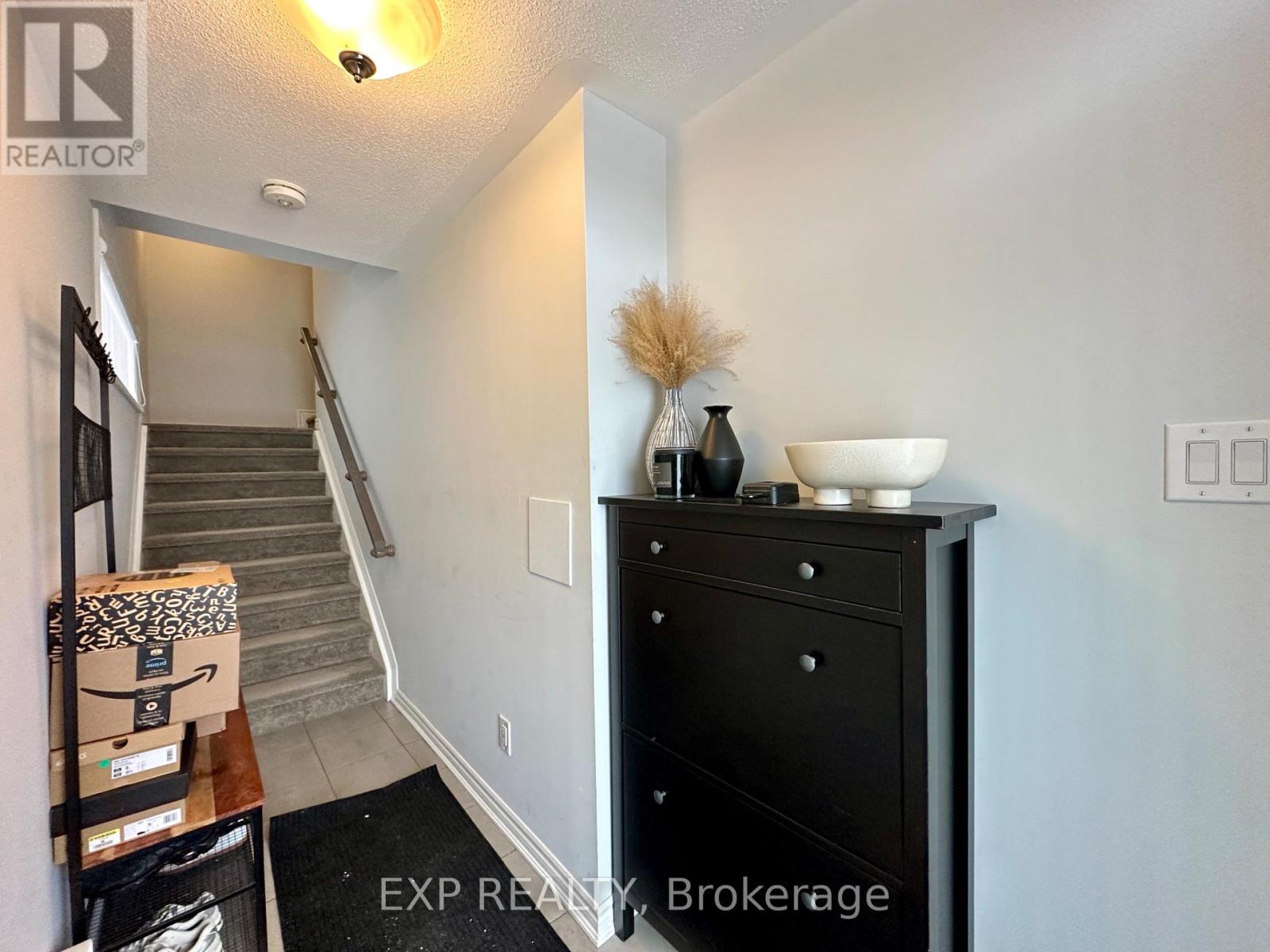 545 Takamose Private, Ottawa, Ontario  K1K 5A5 - Photo 2 - X12741972