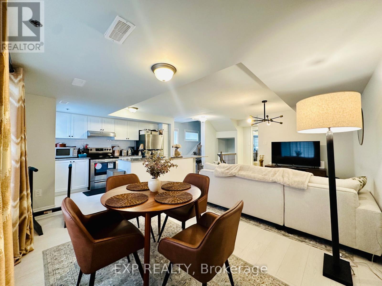 545 Takamose Private, Ottawa, Ontario  K1K 5A5 - Photo 5 - X12741972