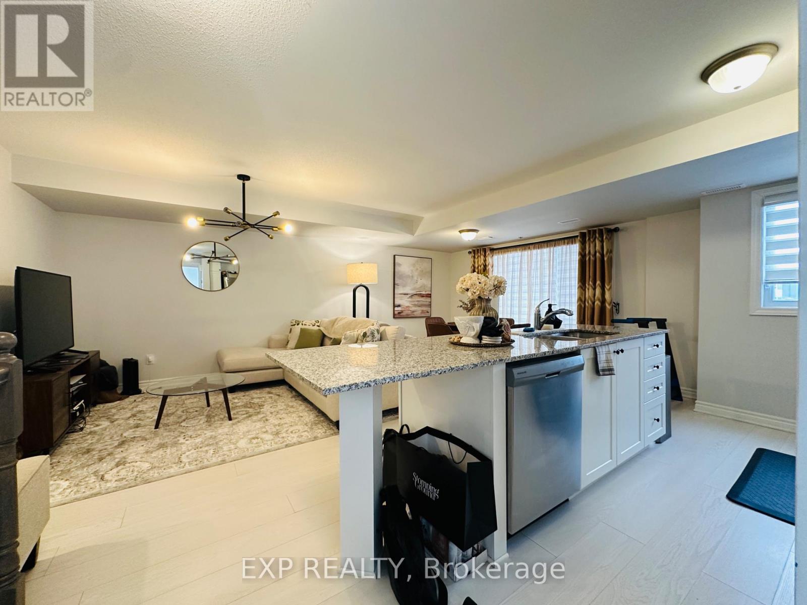 545 Takamose Private, Ottawa, Ontario  K1K 5A5 - Photo 8 - X12741972