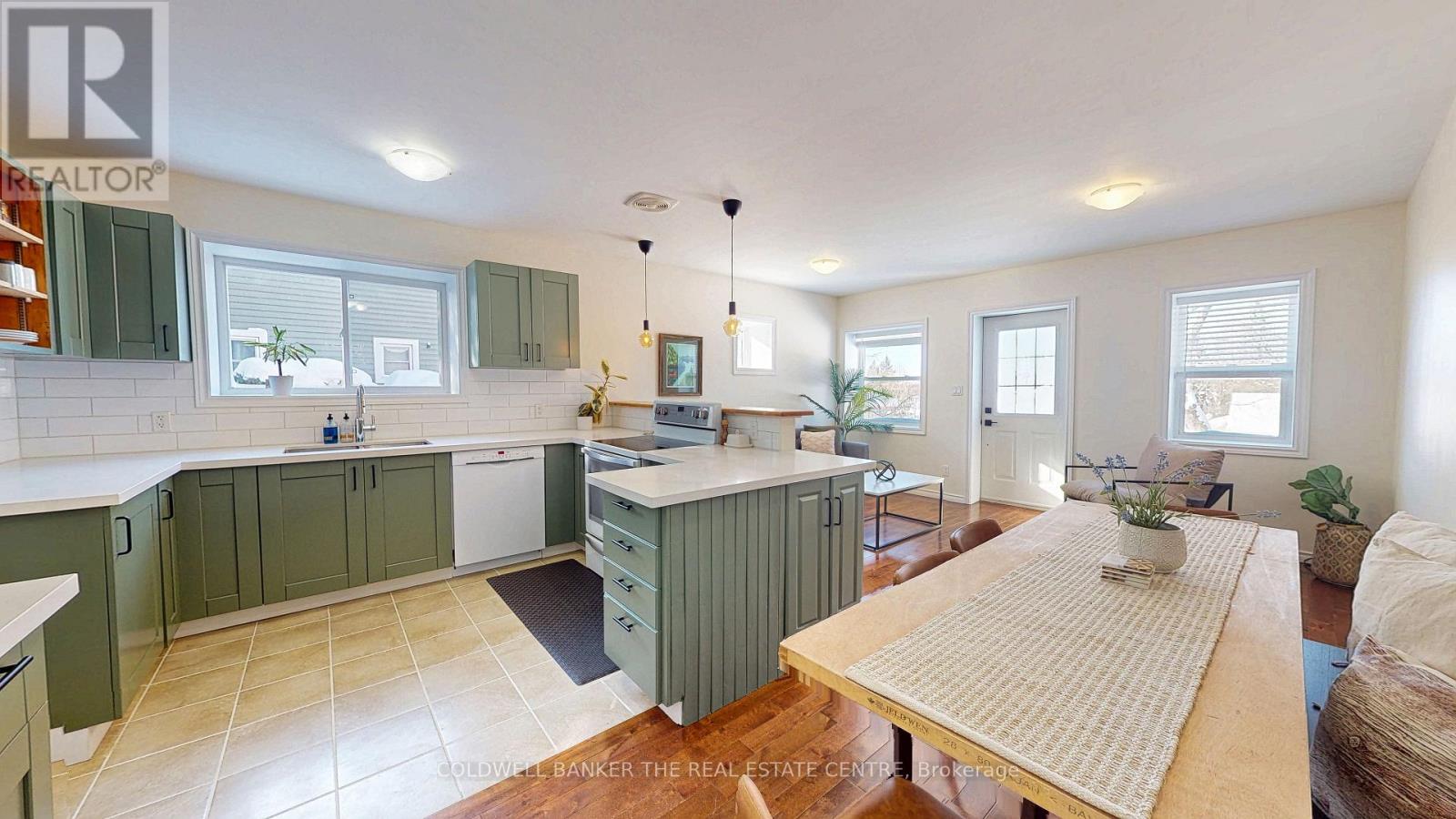 135 Simcoe Street, Orillia, Ontario  L3V 1G8 - Photo 1 - S12741408