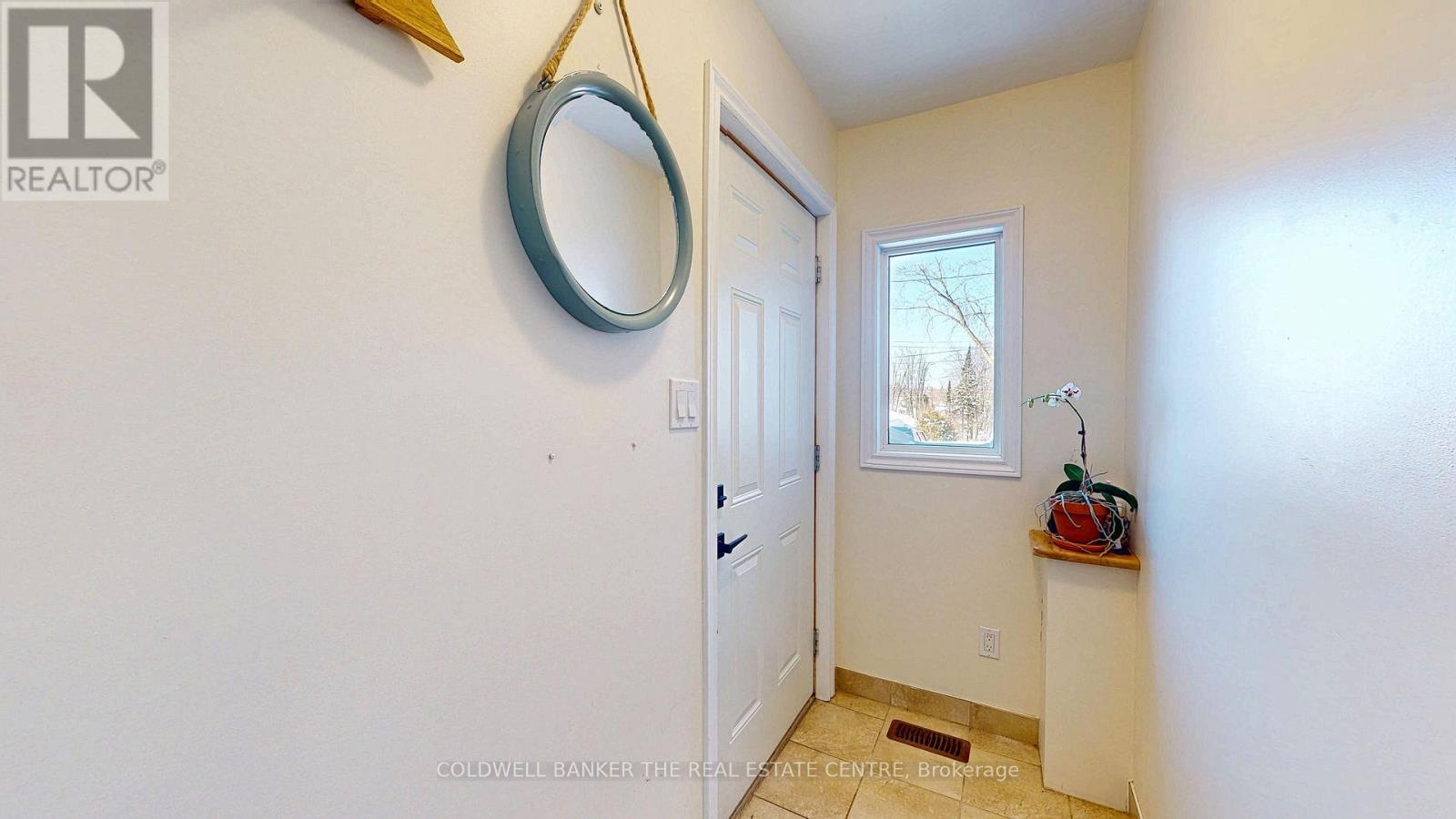 135 Simcoe Street, Orillia, Ontario  L3V 1G8 - Photo 16 - S12741408