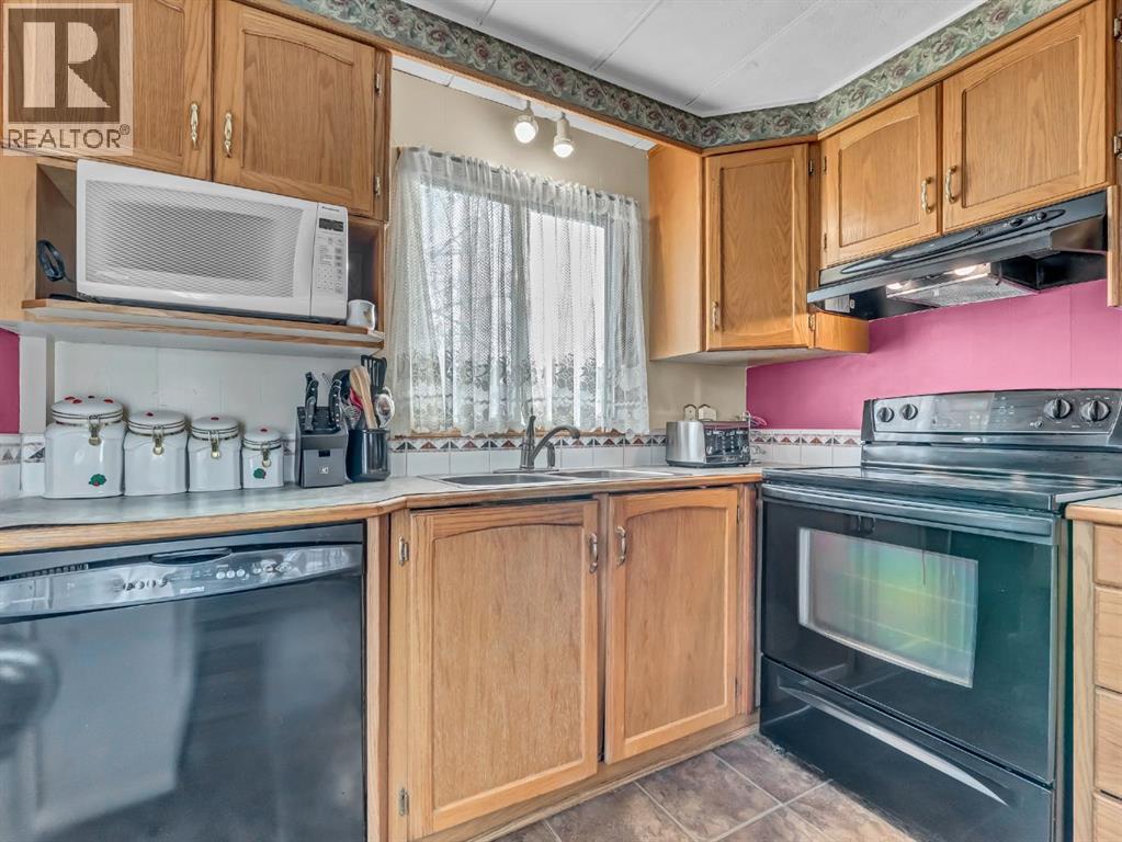 93, 4000 13 Avenue Se, Medicine Hat, Alberta  T1B 1J3 - Photo 15 - A2282205