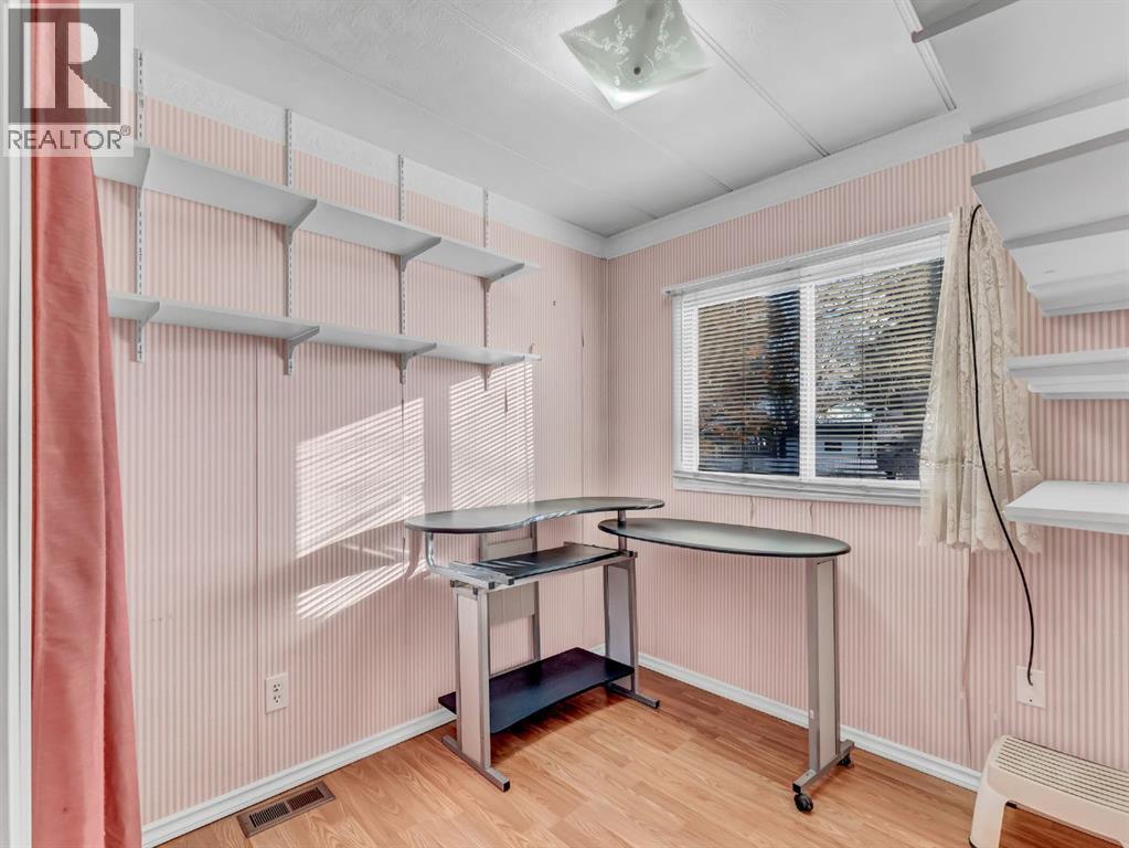 93, 4000 13 Avenue Se, Medicine Hat, Alberta  T1B 1J3 - Photo 16 - A2282205