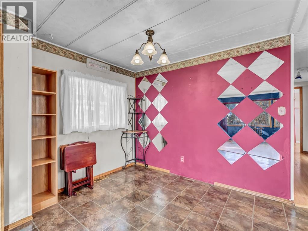 93, 4000 13 Avenue Se, Medicine Hat, Alberta  T1B 1J3 - Photo 9 - A2282205