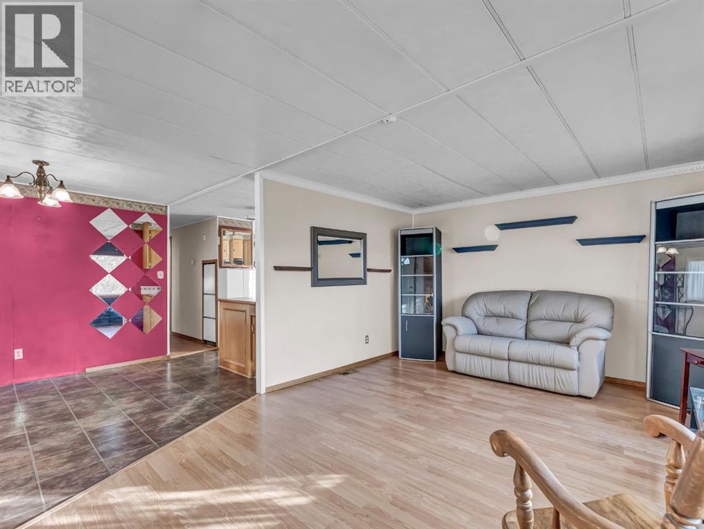 93, 4000 13 Avenue Se, Medicine Hat, Alberta  T1B 1J3 - Photo 5 - A2282205