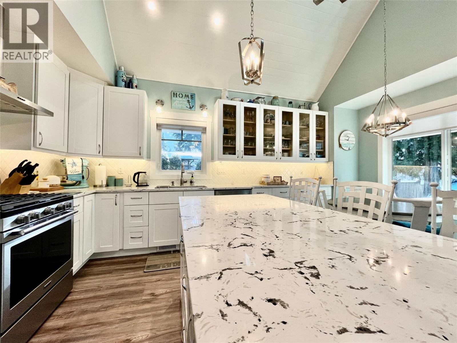 8902 Swanshore Road, Swansea Point, British Columbia  V0E 2K2 - Photo 10 - 10372427