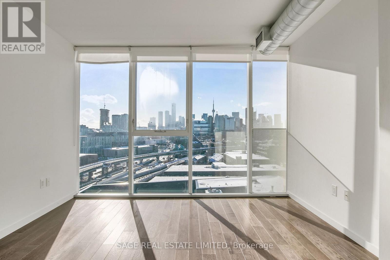 1112 - 32 TROLLEY CRESCENT, Toronto, Ontario