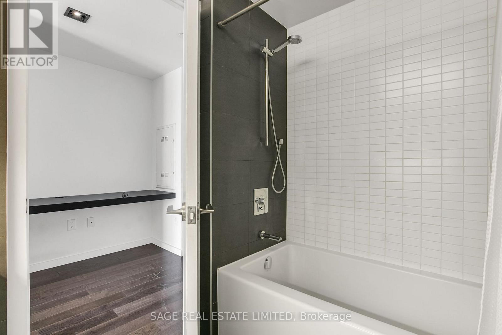 1112 - 32 Trolley Crescent, Toronto, Ontario  M5A 0E9 - Photo 18 - C12741912