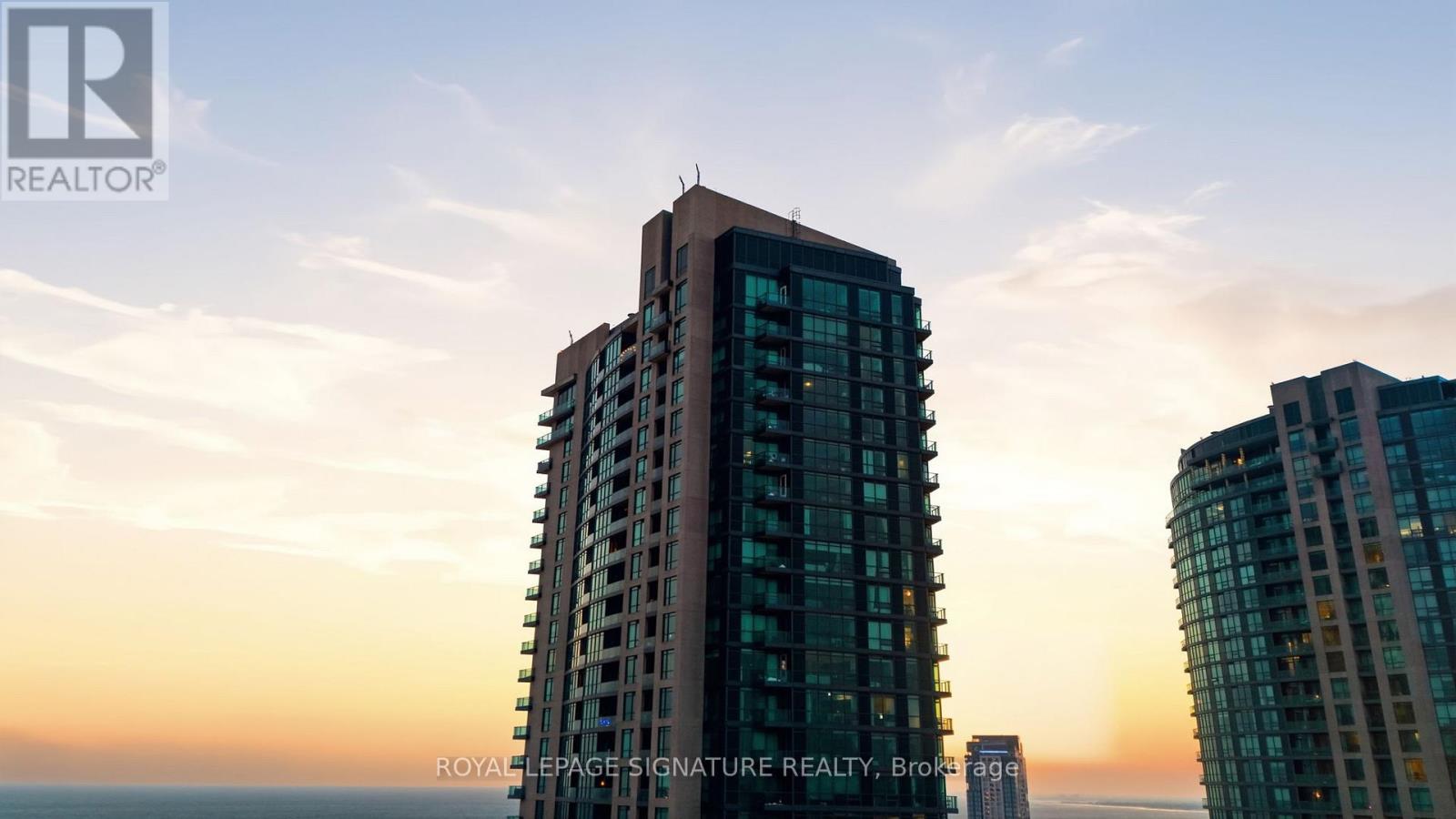 702 - 215 Fort York Boulevard, Toronto, Ontario  M5V 4A2 - Photo 2 - C12742062