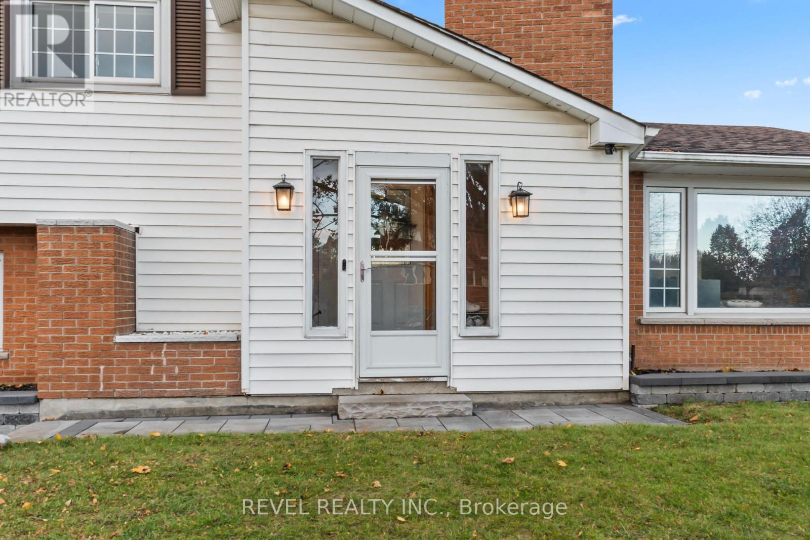 68 Applewood Crescent, Whitby, Ontario  L1N 2E6 - Photo 5 - E12741916