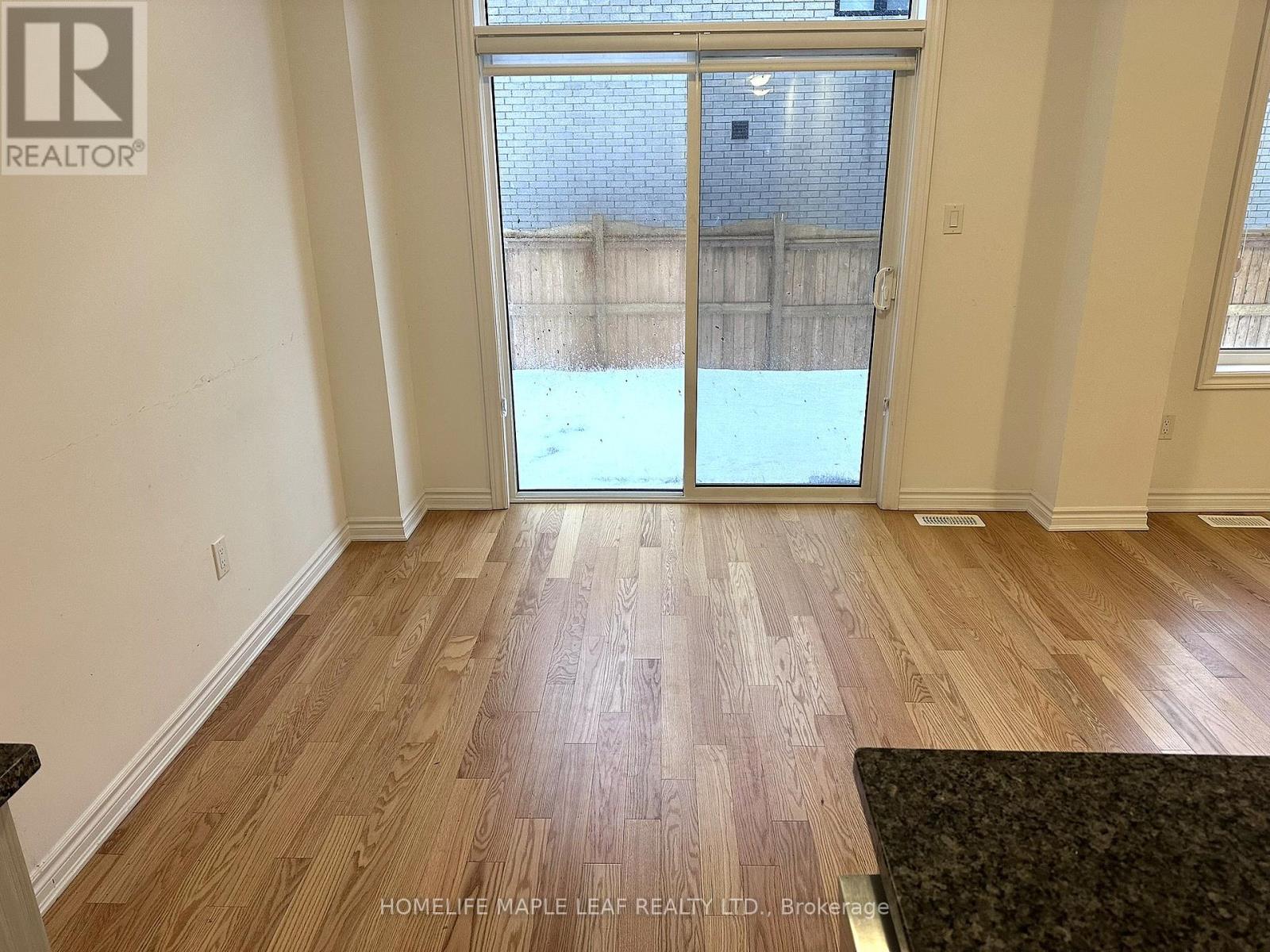 19 Waterfront Crescent, Whitby, Ontario  L1N 0M9 - Photo 8 - E12742002