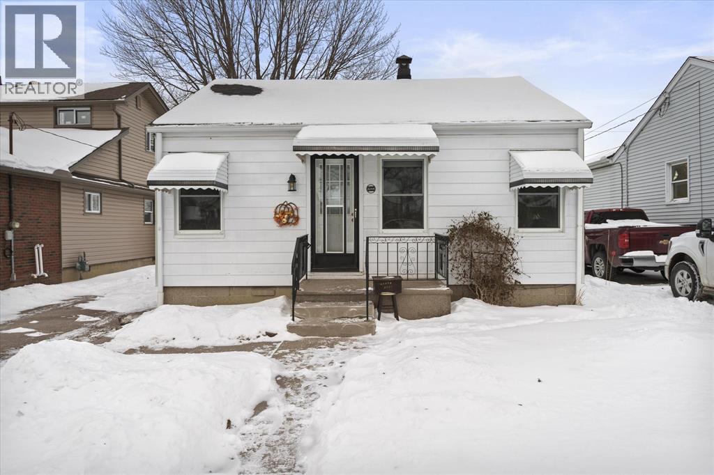 2244 Parent, Windsor, Ontario  N8W 2E3 - Photo 3 - 26002211