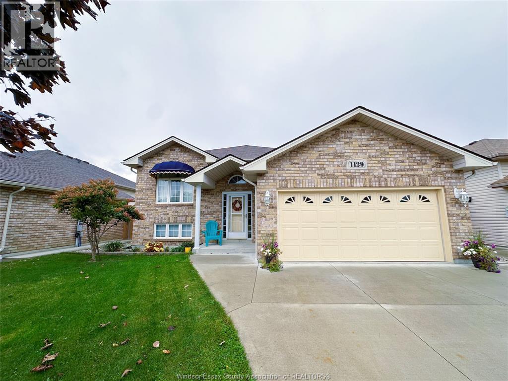MLS# 26002204: 1129 CLOVER AVENUE Unit# UPPER, Windsor, Canada