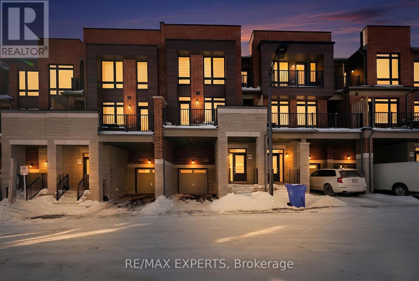 16 GRIFFITH STREET, Aurora, Ontario