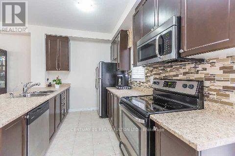 30 Terry Fox Street, Markham, Ontario  L6B 0W4 - Photo 5 - N12742116