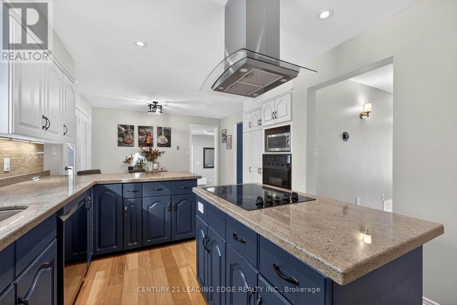 5810 Lowanda Lane, Ramara, Ontario  L0K 1W0 - Photo 9 - S12741890