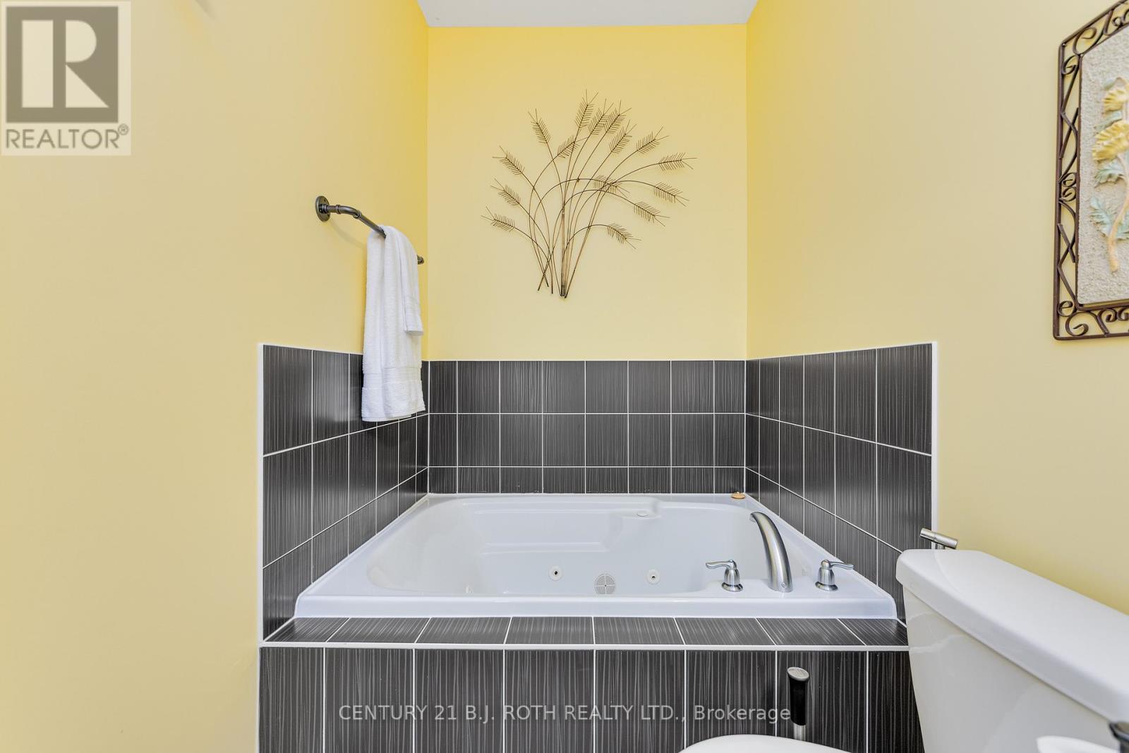 3327 Summerhill Way N, Severn (West Shore), Ontario  L3V 0E1 - Photo 18 - S12742122