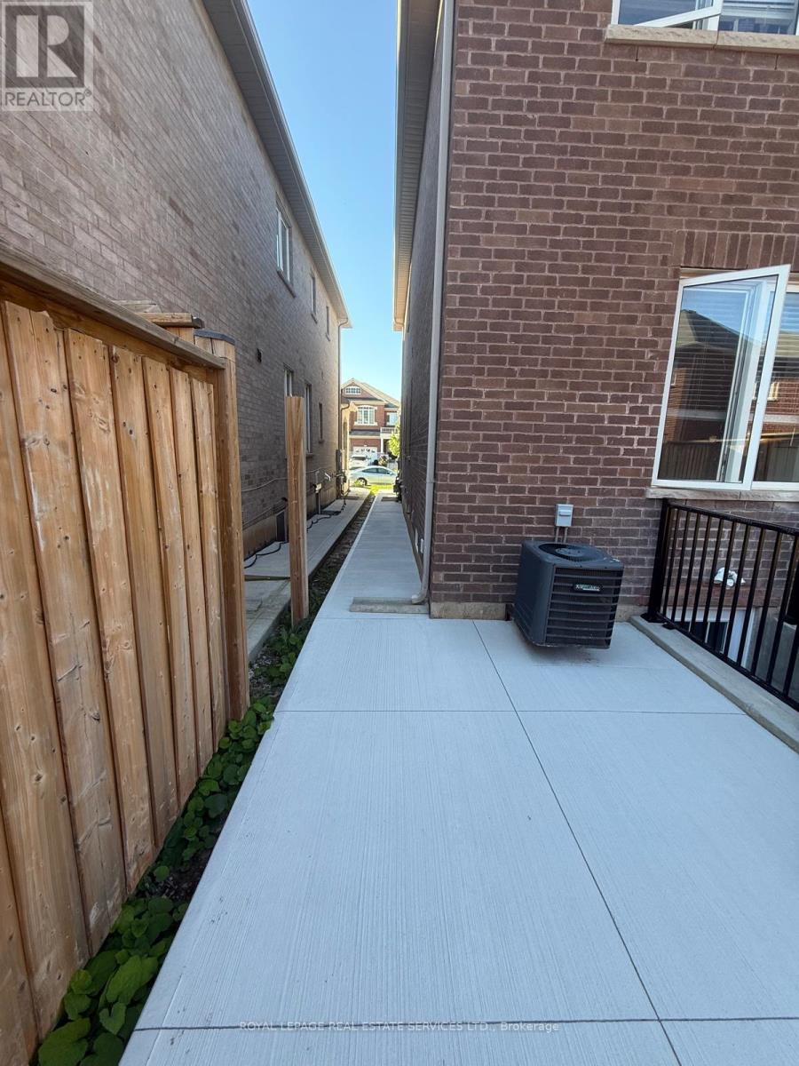 Bsmt - 492 Downes Jackson Heights, Milton, Ontario  L9T 8W1 - Photo 4 - W12741568