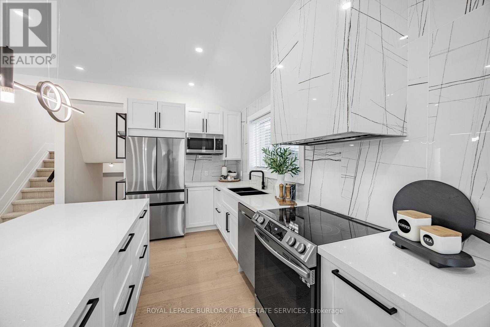 248 Wales Crescent, Oakville, Ontario  L6L 3X7 - Photo 11 - W12741900