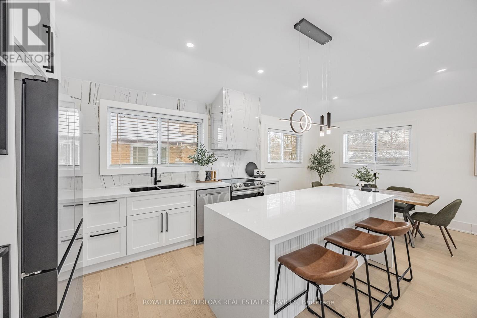 248 Wales Crescent, Oakville, Ontario  L6L 3X7 - Photo 12 - W12741900