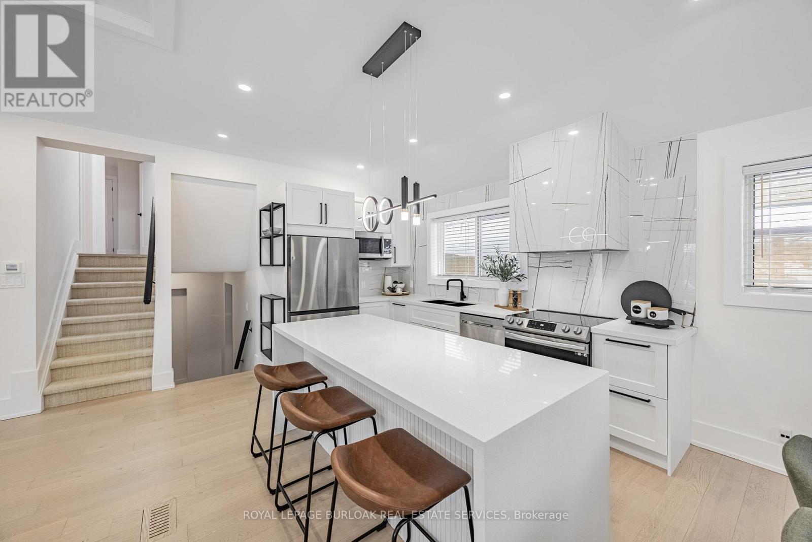 248 Wales Crescent, Oakville, Ontario  L6L 3X7 - Photo 9 - W12741900