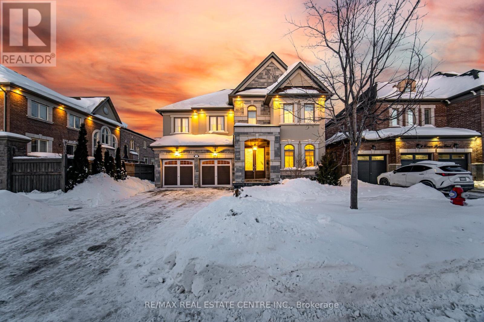 4 Crown Forest Court, Brampton, Ontario  L6Y 2Y5 - Photo 2 - W12741946