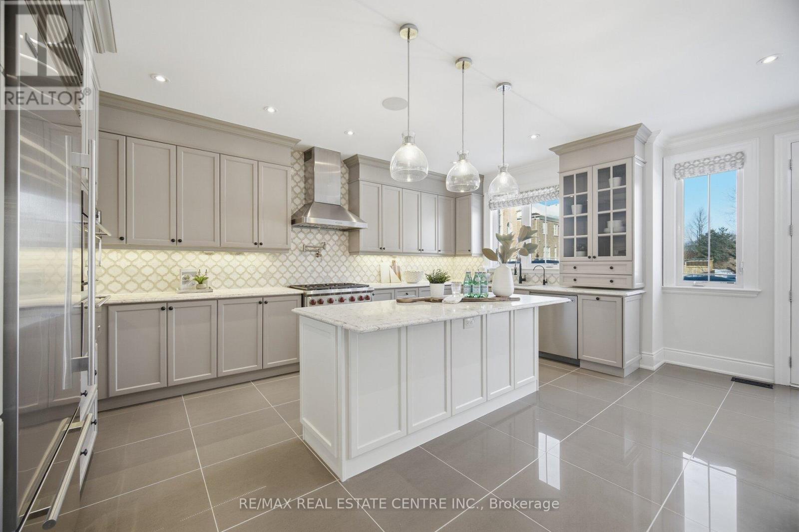 4 Crown Forest Court, Brampton, Ontario  L6Y 2Y5 - Photo 21 - W12741946