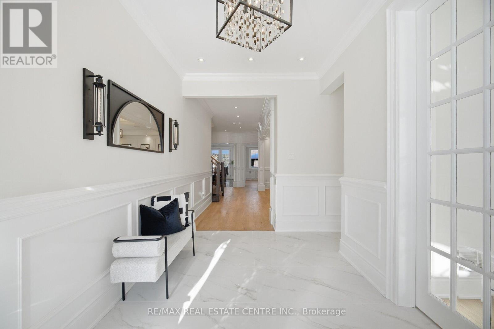 4 Crown Forest Court, Brampton, Ontario  L6Y 2Y5 - Photo 7 - W12741946