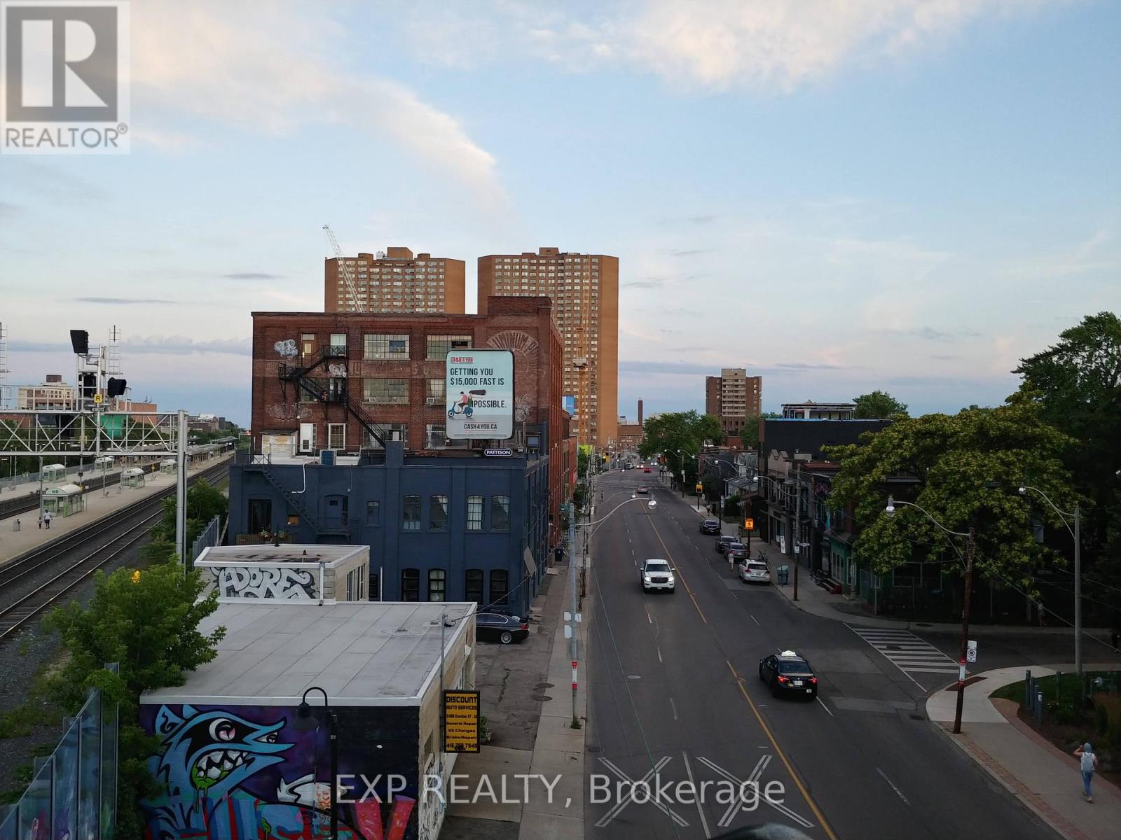 2480 Dundas Street W, Toronto, Ontario  M6P 1W9 - Photo 3 - W12741984