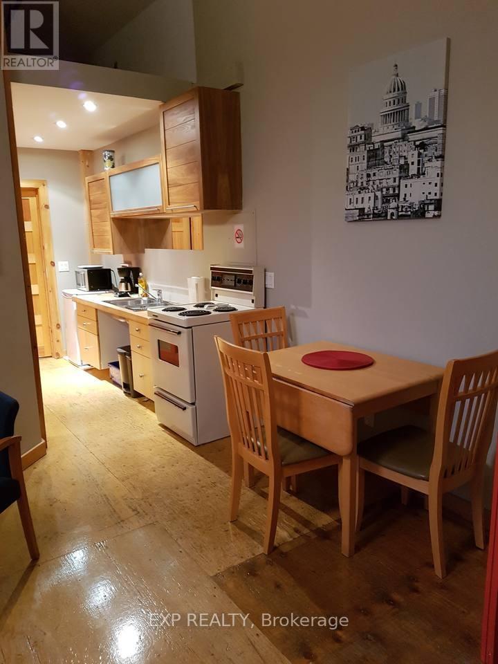 2480 Dundas Street W, Toronto, Ontario  M6P 1W9 - Photo 5 - W12741984