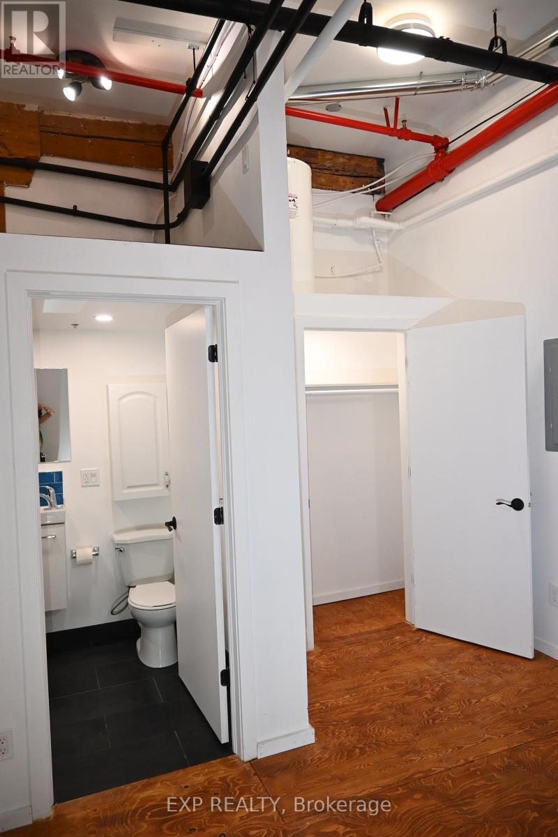 2480 Dundas Street W, Toronto, Ontario  M6P 1W9 - Photo 9 - W12741984