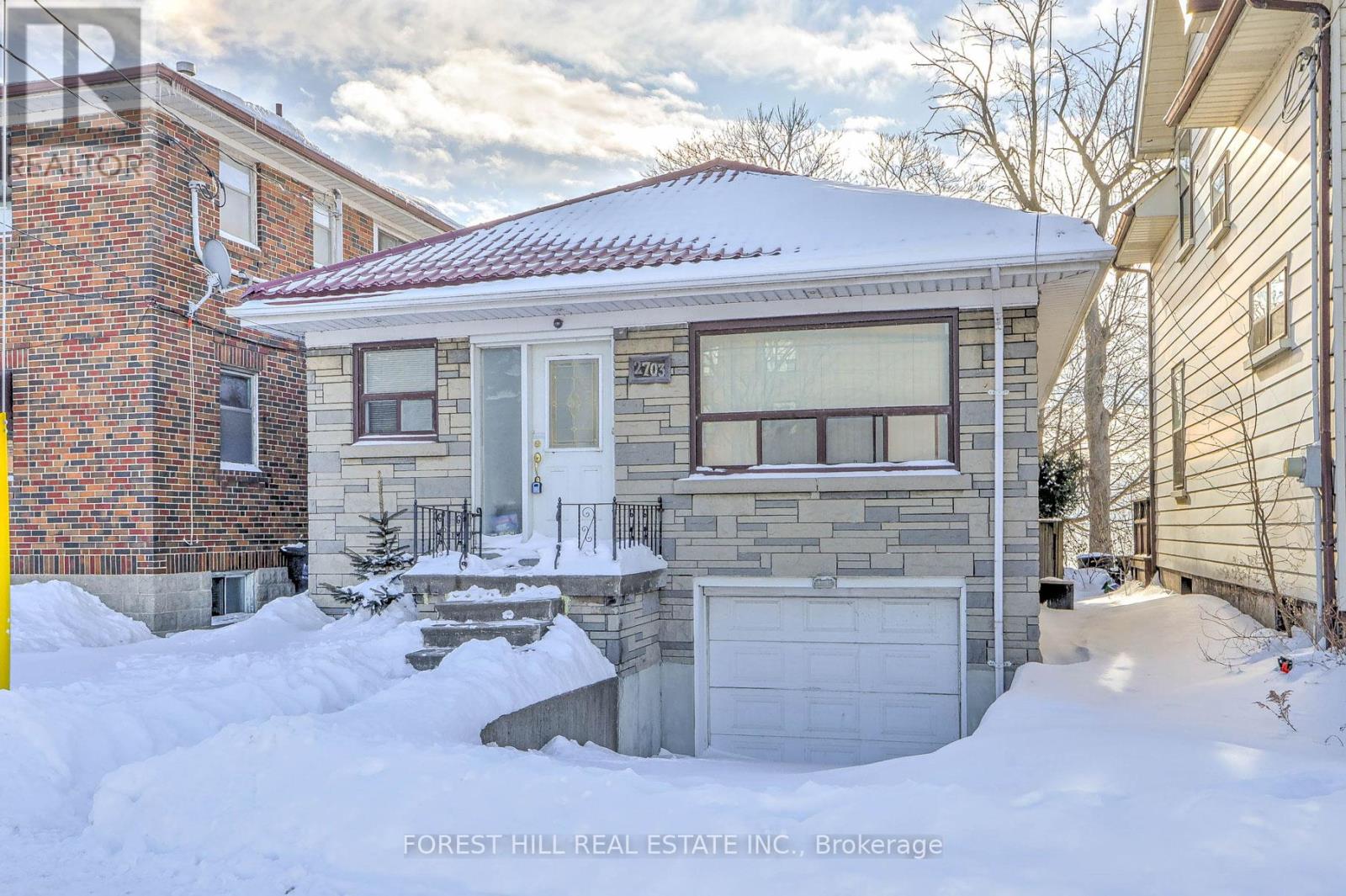 2703 Lake Shore Boulevard W, Toronto, Ontario  M8V 1G6 - Photo 3 - W12741992