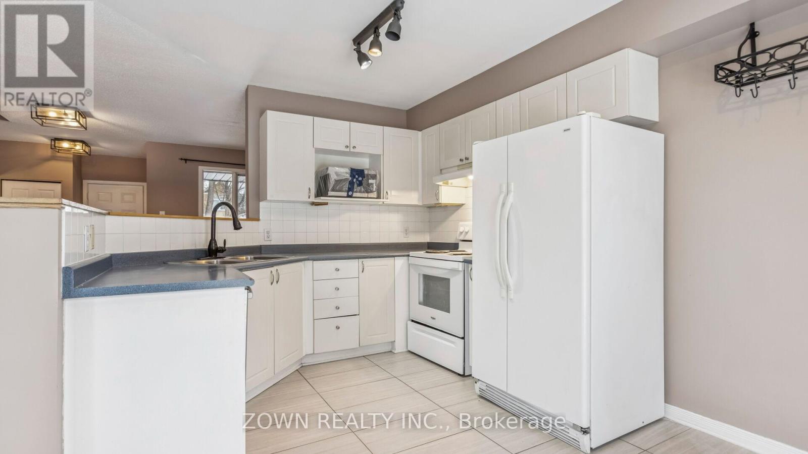 104 Banchory Crescent, Ottawa, Ontario  K2K 2V2 - Photo 10 - X12741904