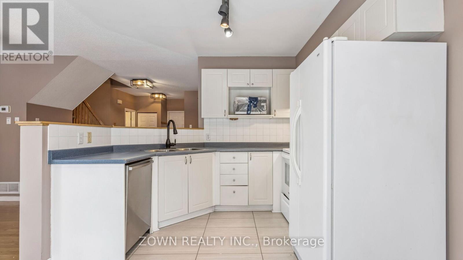 104 Banchory Crescent, Ottawa, Ontario  K2K 2V2 - Photo 11 - X12741904