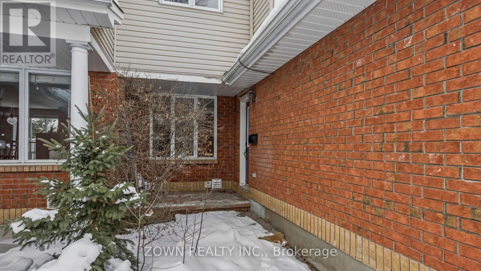 104 Banchory Crescent, Ottawa, Ontario  K2K 2V2 - Photo 3 - X12741904