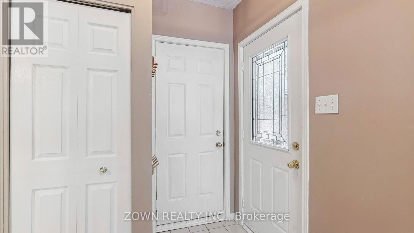 104 Banchory Crescent, Ottawa, Ontario  K2K 2V2 - Photo 4 - X12741904