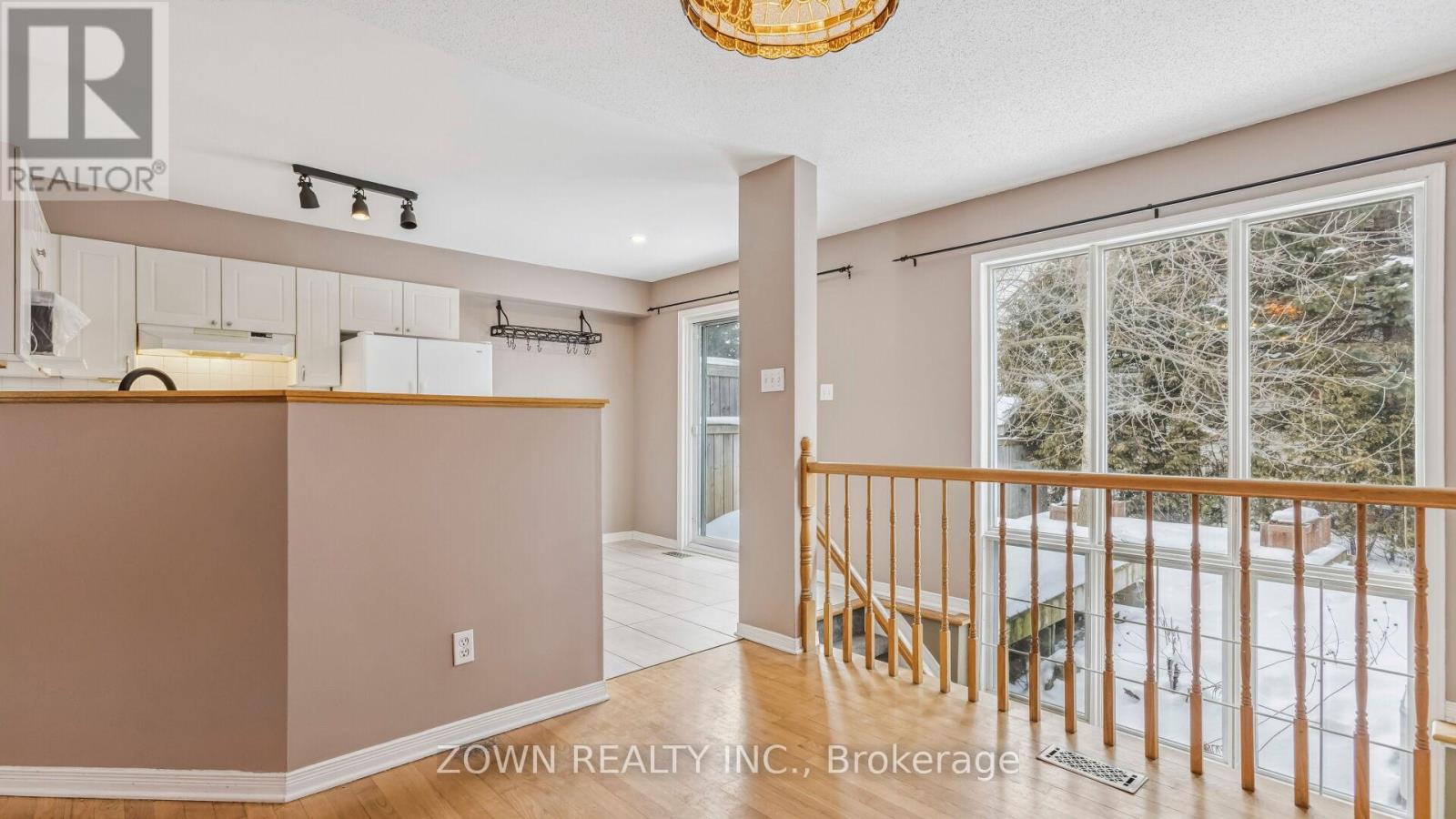 104 Banchory Crescent, Ottawa, Ontario  K2K 2V2 - Photo 8 - X12741904