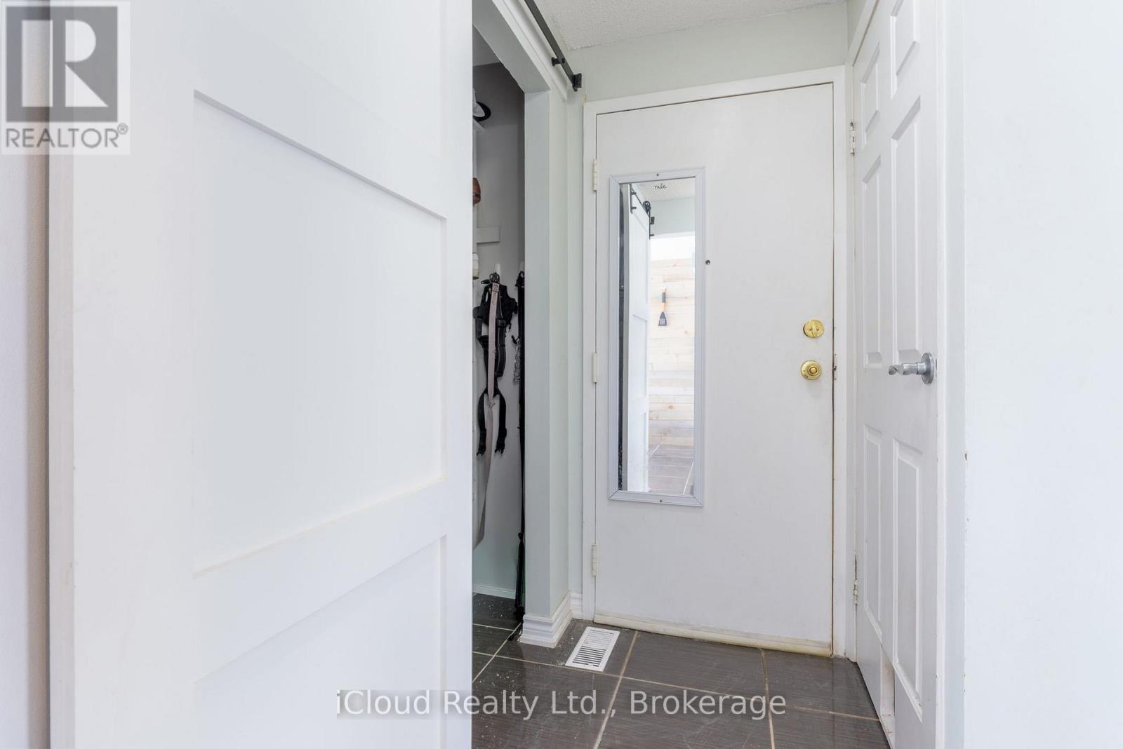 1 - 40 Silvercreek Parkway, Guelph, Ontario  N1H 7X5 - Photo 2 - X12742112