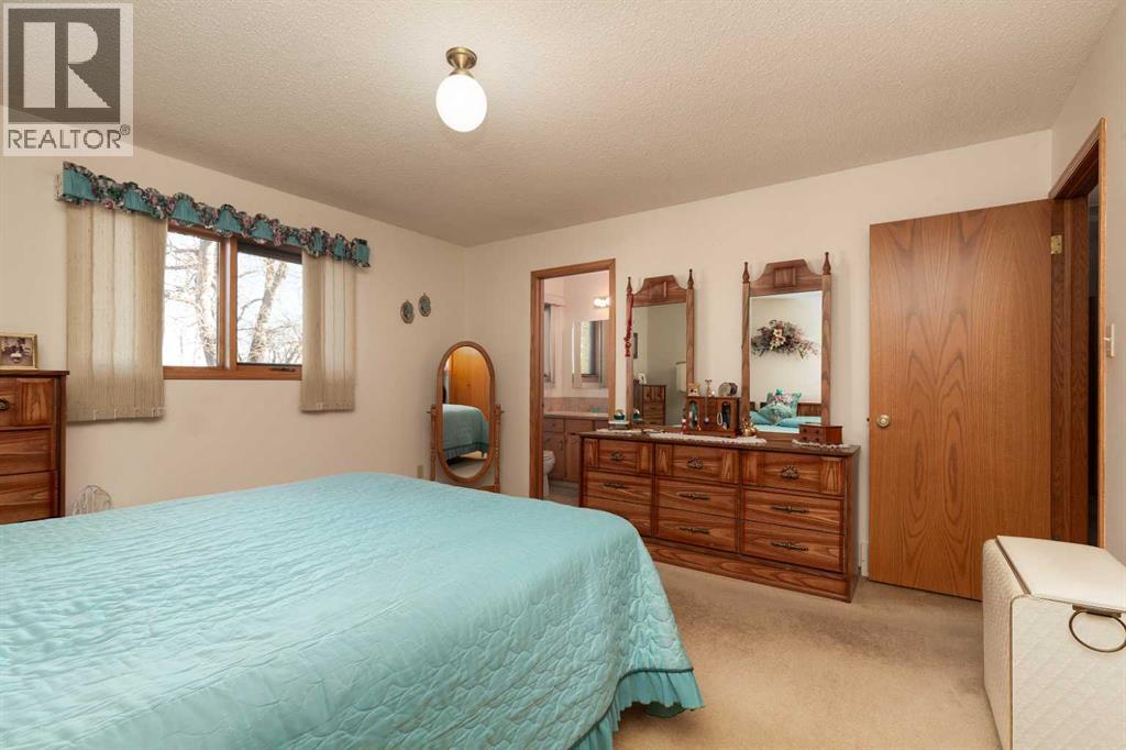 83 Elm Crescent S, Lethbridge, Alberta  T1K 4W8 - Photo 13 - A2280111