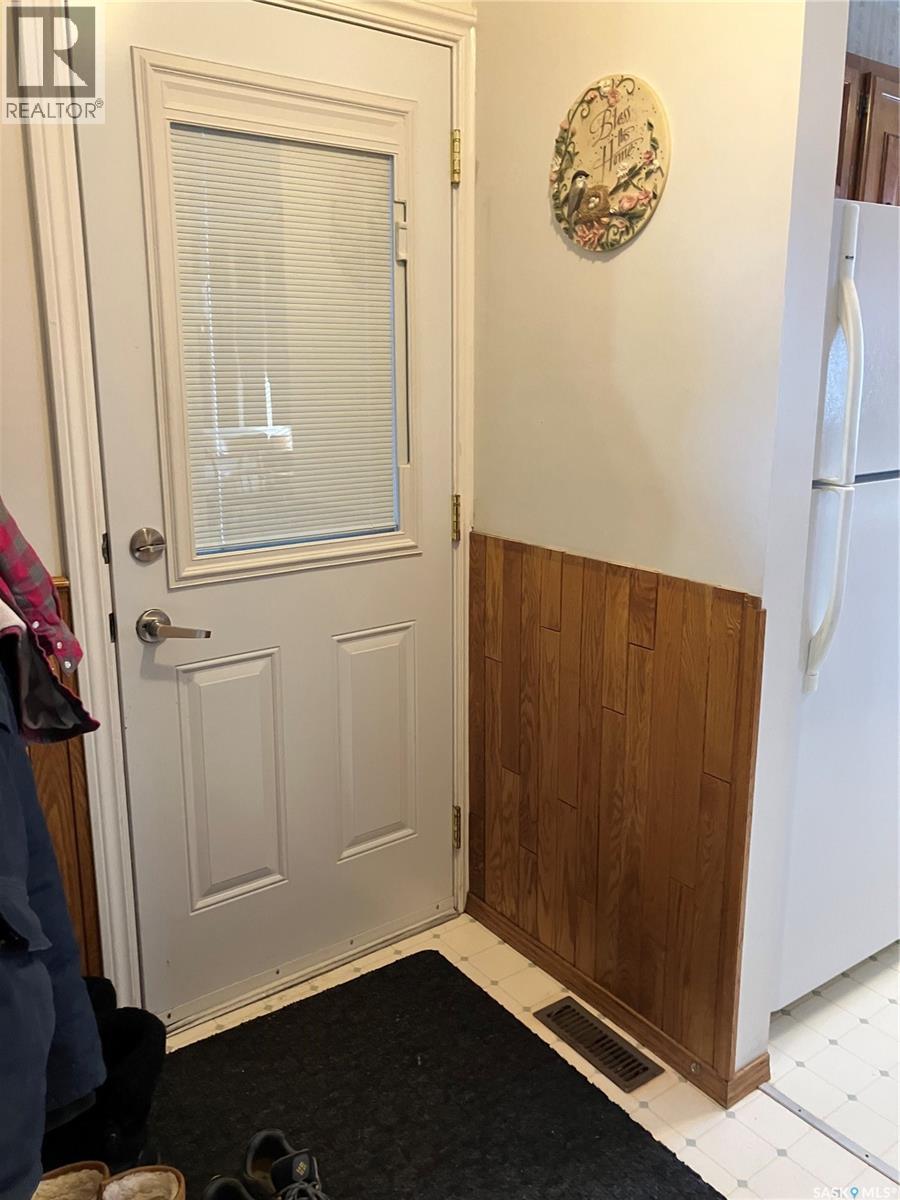 402 3rd Street Nw, Ituna, Saskatchewan  S0A 1N0 - Photo 2 - SK027669