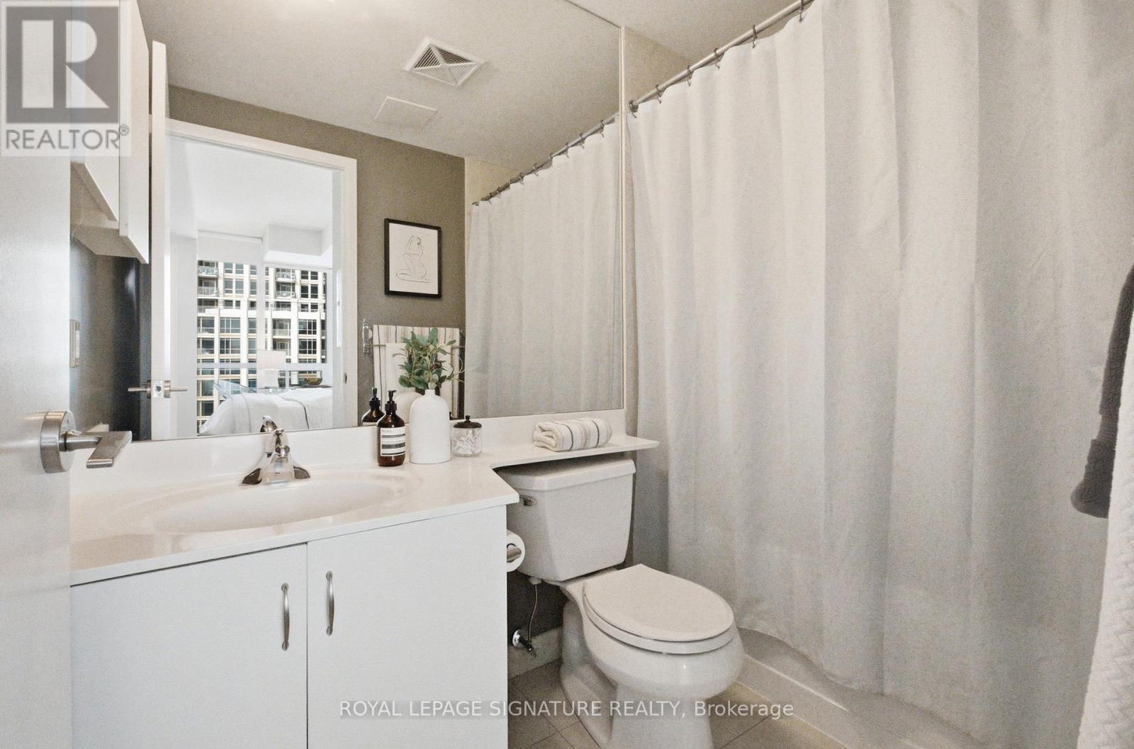 702 - 215 Fort York Boulevard, Toronto, Ontario  M5V 4A2 - Photo 17 - C12742062