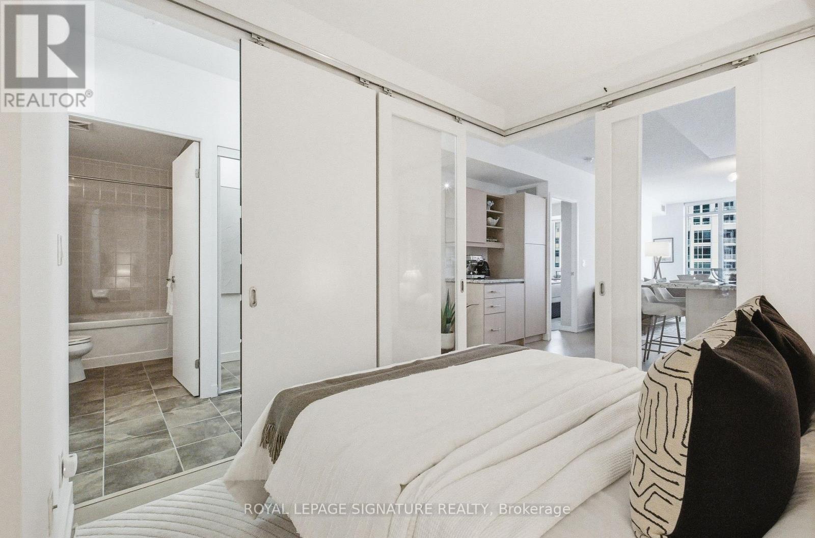 702 - 215 Fort York Boulevard, Toronto, Ontario  M5V 4A2 - Photo 21 - C12742062