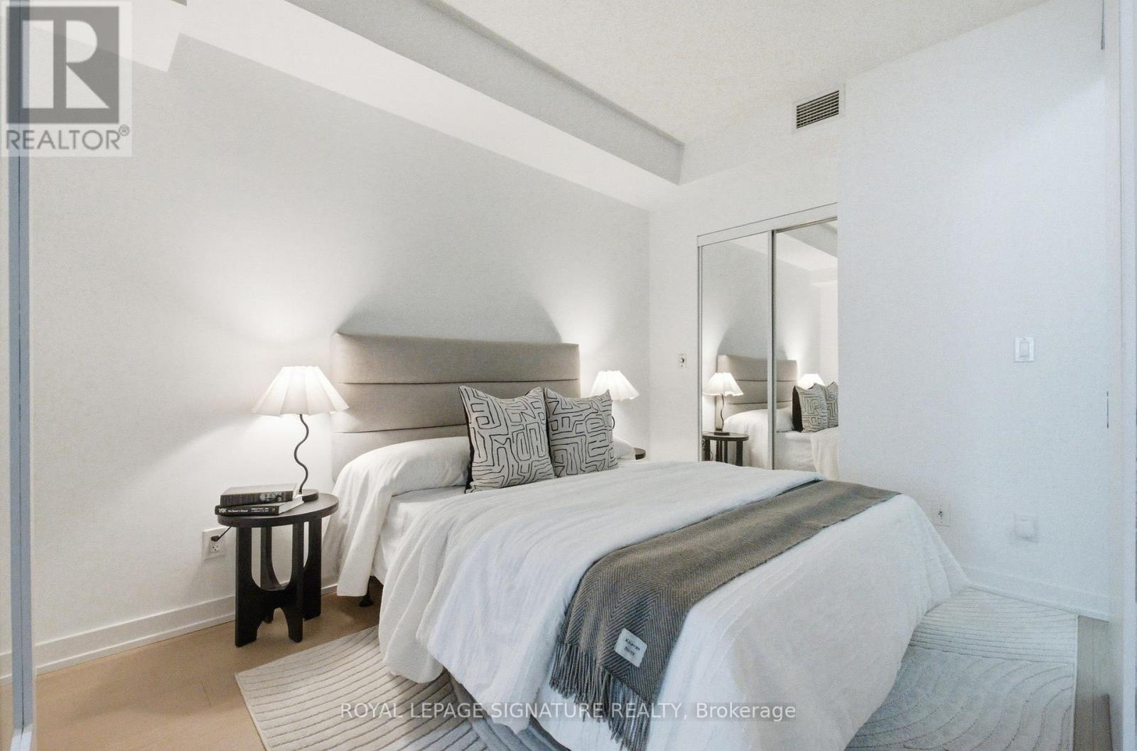 702 - 215 Fort York Boulevard, Toronto, Ontario  M5V 4A2 - Photo 19 - C12742062