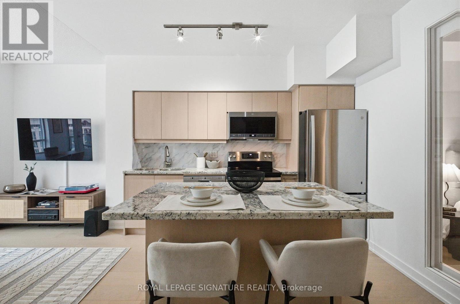 702 - 215 Fort York Boulevard, Toronto, Ontario  M5V 4A2 - Photo 8 - C12742062