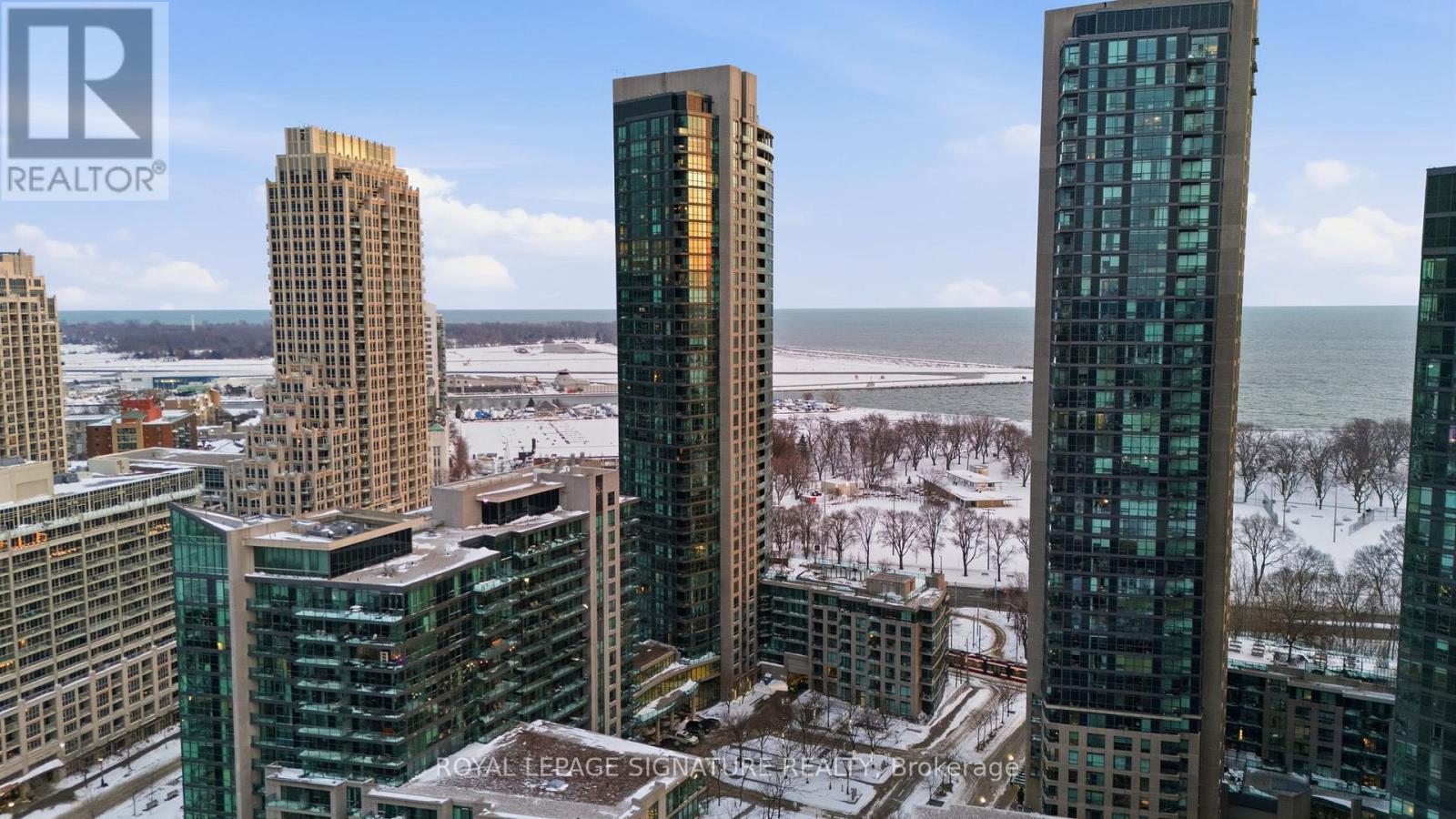 702 - 215 Fort York Boulevard, Toronto, Ontario  M5V 4A2 - Photo 3 - C12742062