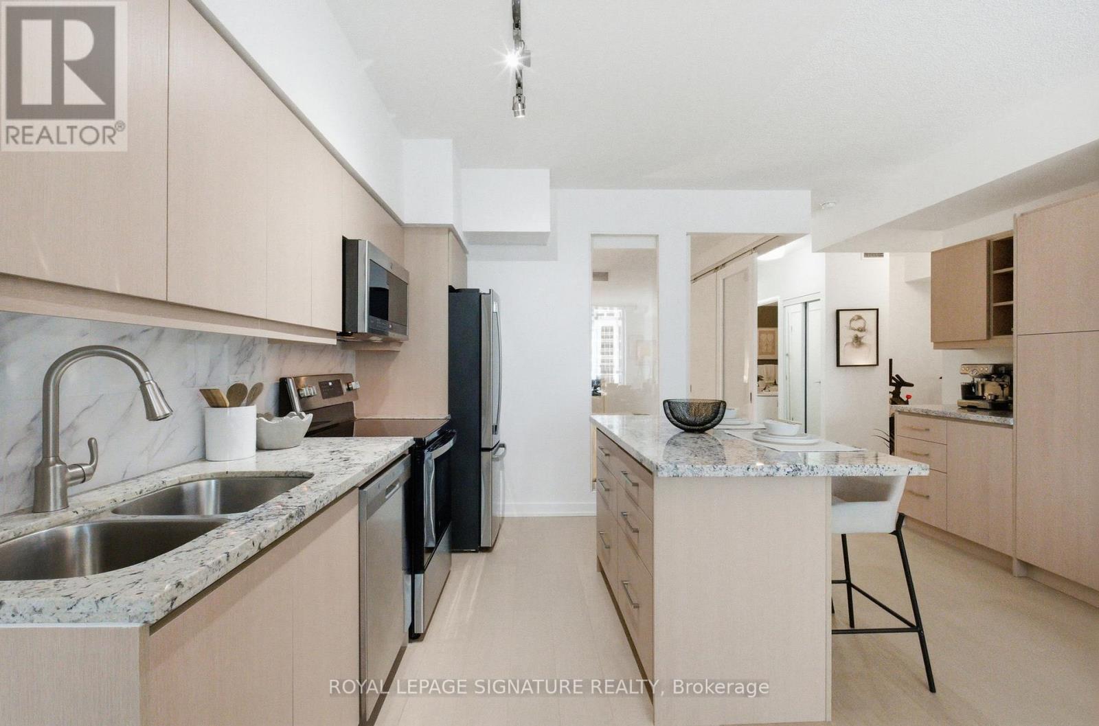 702 - 215 Fort York Boulevard, Toronto, Ontario  M5V 4A2 - Photo 9 - C12742062