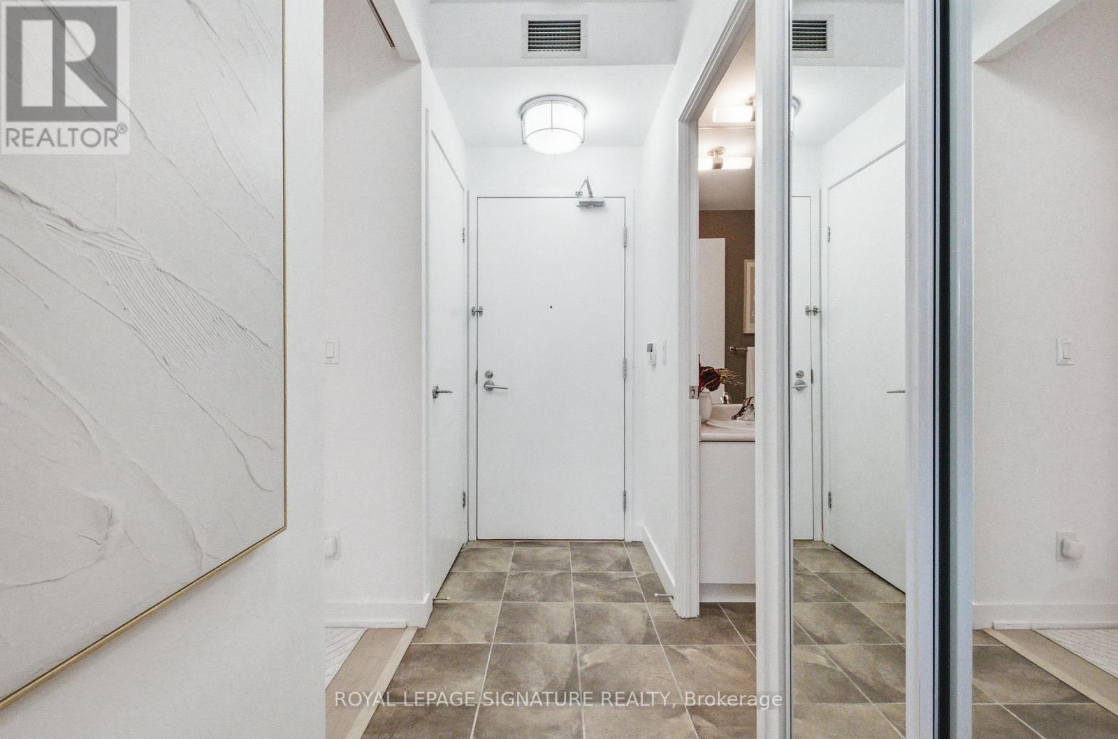 702 - 215 Fort York Boulevard, Toronto, Ontario  M5V 4A2 - Photo 4 - C12742062