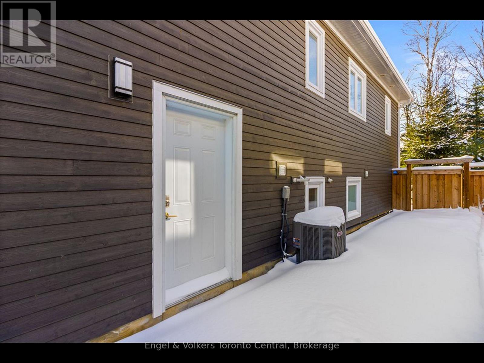 68 50th Street S, Wasaga Beach, Ontario L9Z 1X5 - Photo 38 - S12742198